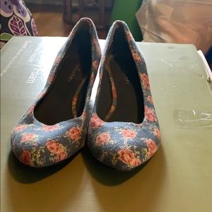 Cute blue and pink floral mini heels